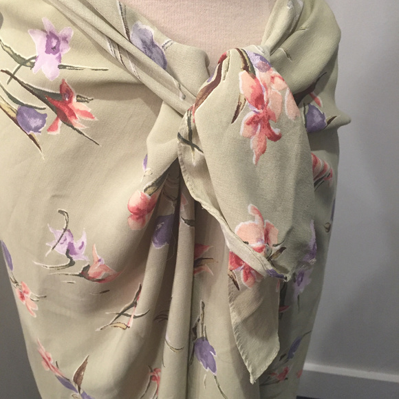 🌸 Elevate Your Wardrobe with the Todd Thompson Green Floral Faux Wrap Skirt! 🌸 - Picture 6 of 13